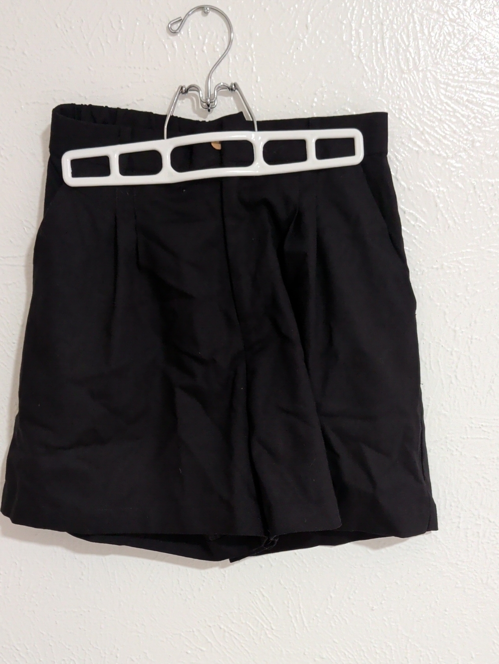 100% Linen Black Shorts Size S